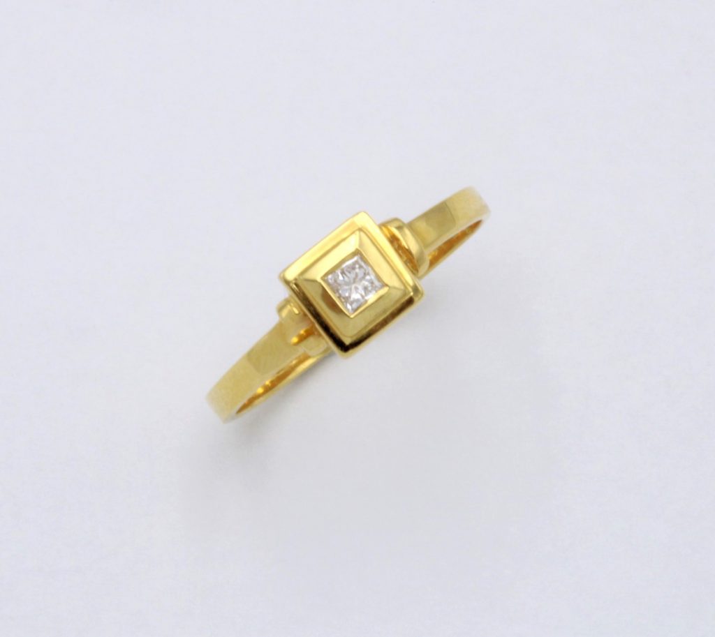 “Square mini ” Ring, gold, diamond