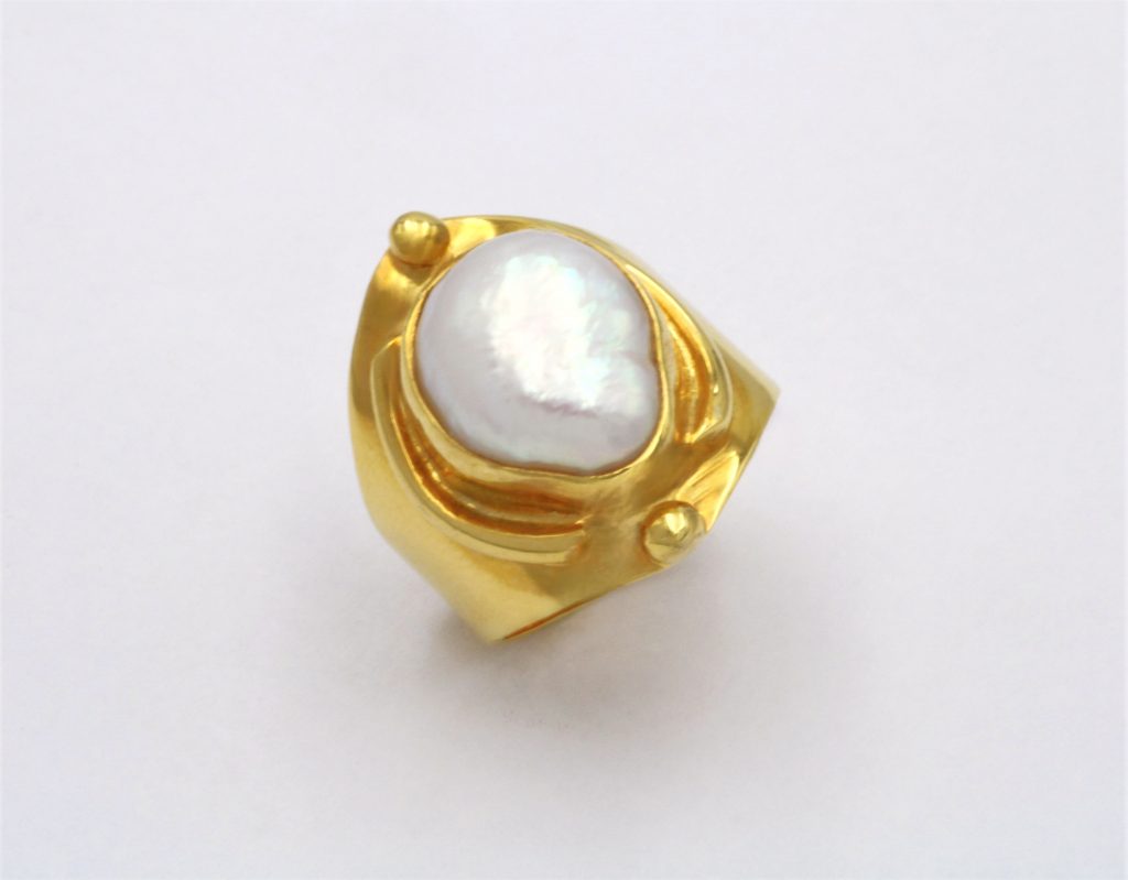 “Cleopatra” Ring, gold, pearl