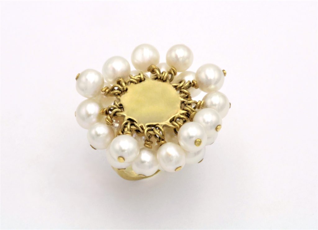 “Indian mirror” Ring, gold, pearl