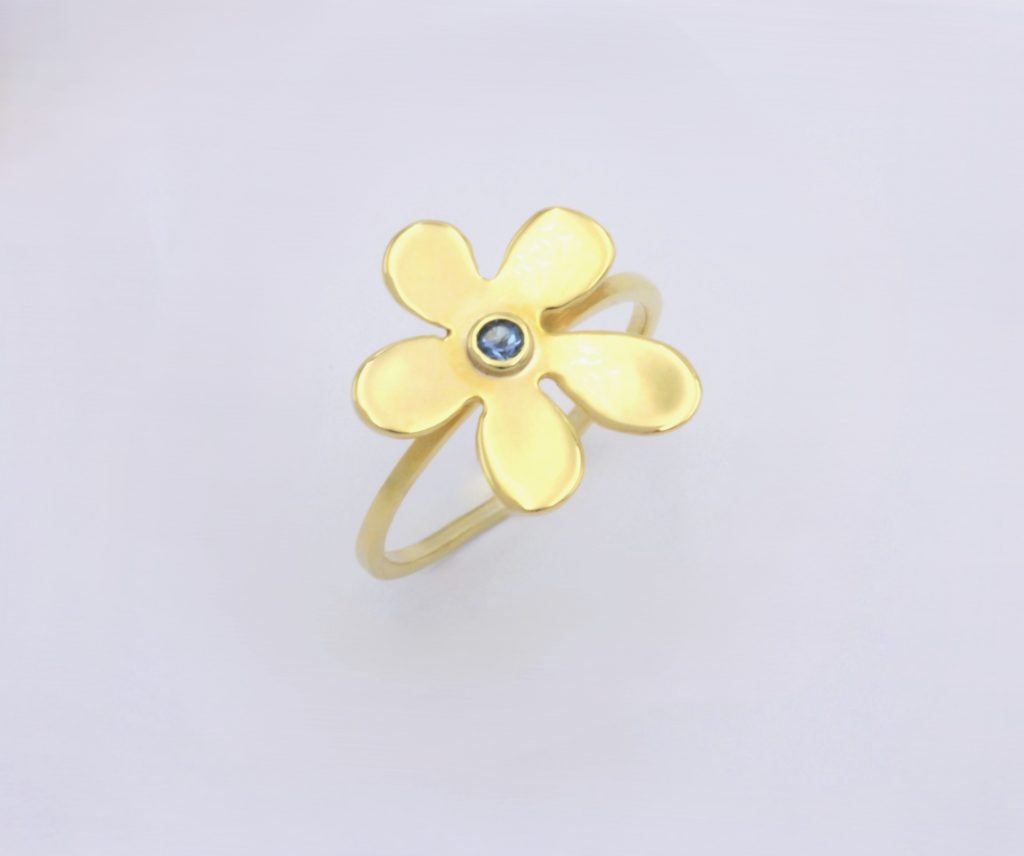 “Five petals” Ring, gold, saphire