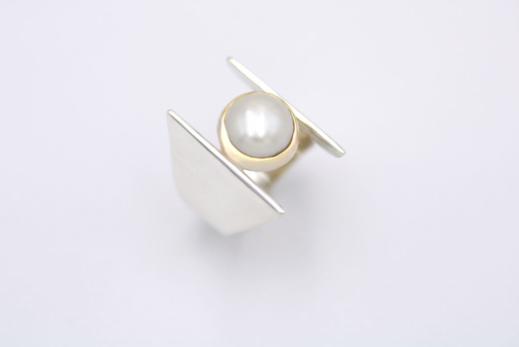 “Balance Ι” Ring, silver and gold, pearl