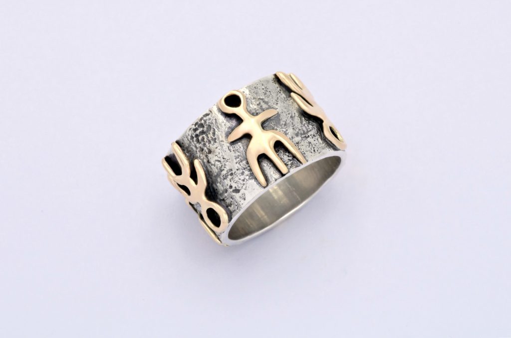 “Cave drawings” Ring, silver and gold