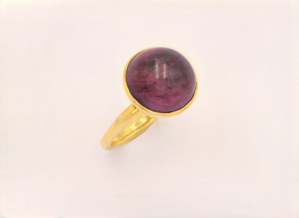 “Cup ring II” Ring, gold, ruby