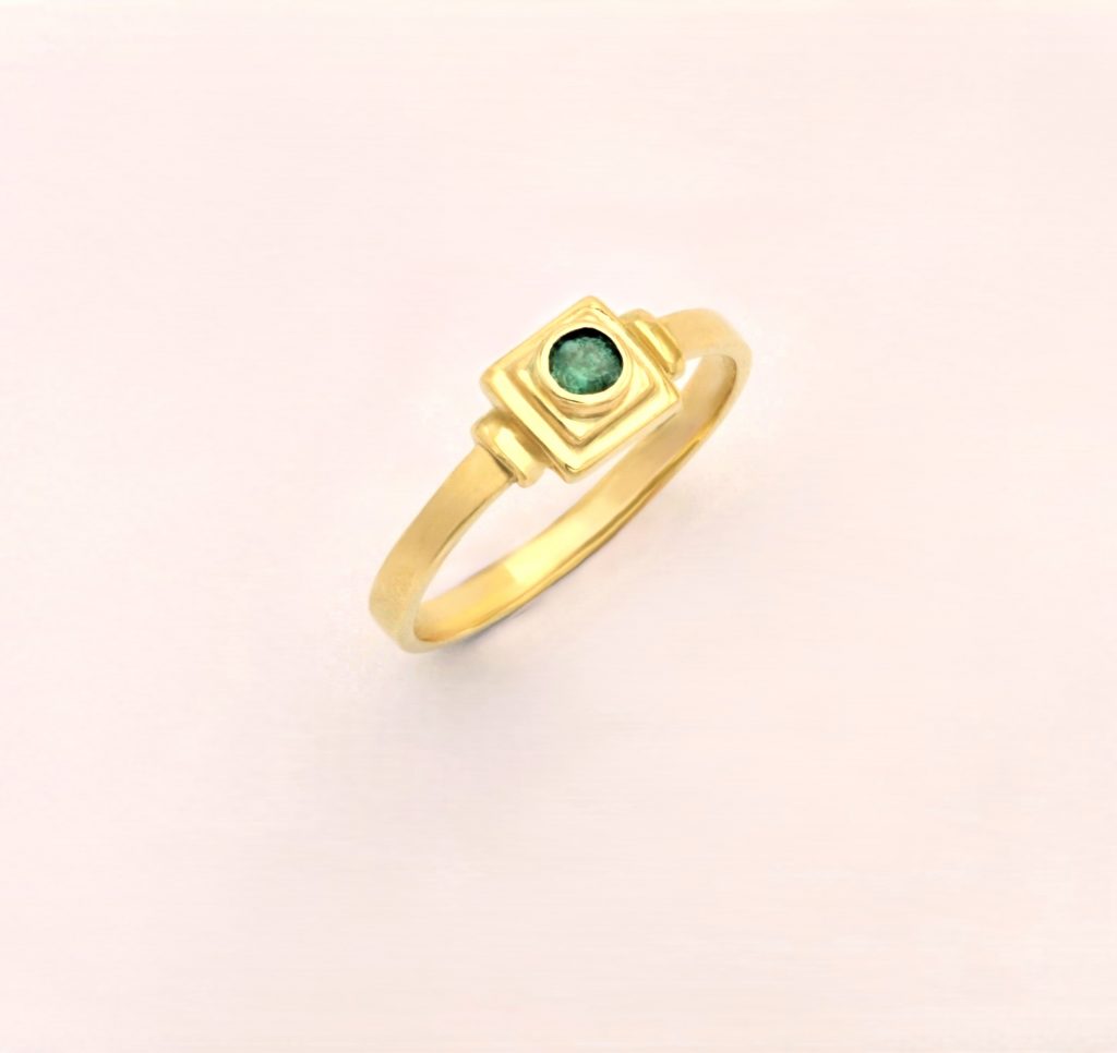 “Square mini ” Ring, gold, emerald