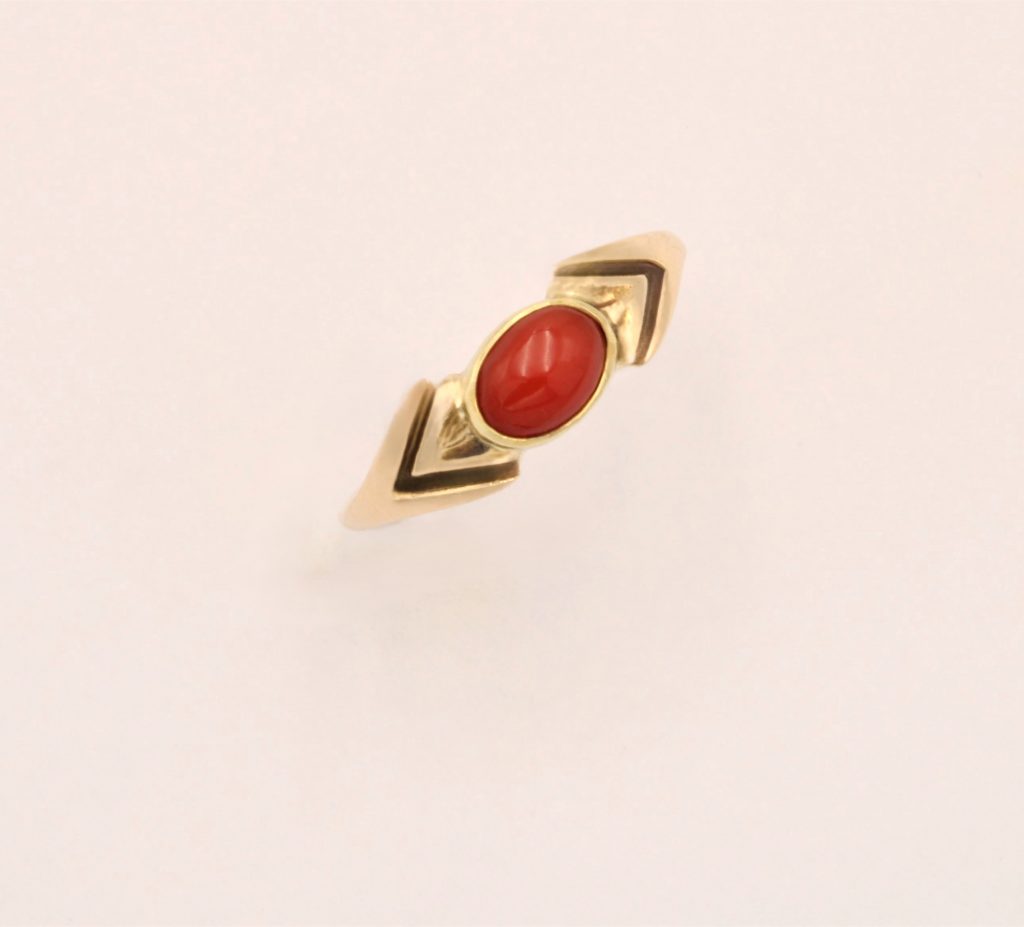 “Dione” Ring, gold, coral