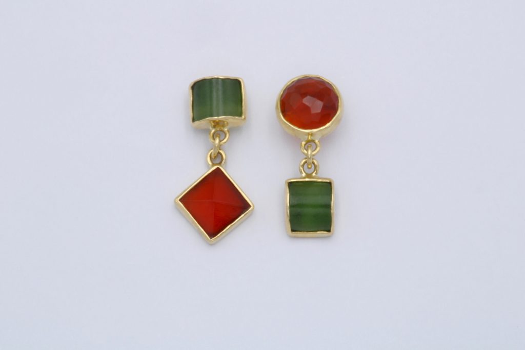 “Balanced asymmetry” Earrings gold, jade, carneol