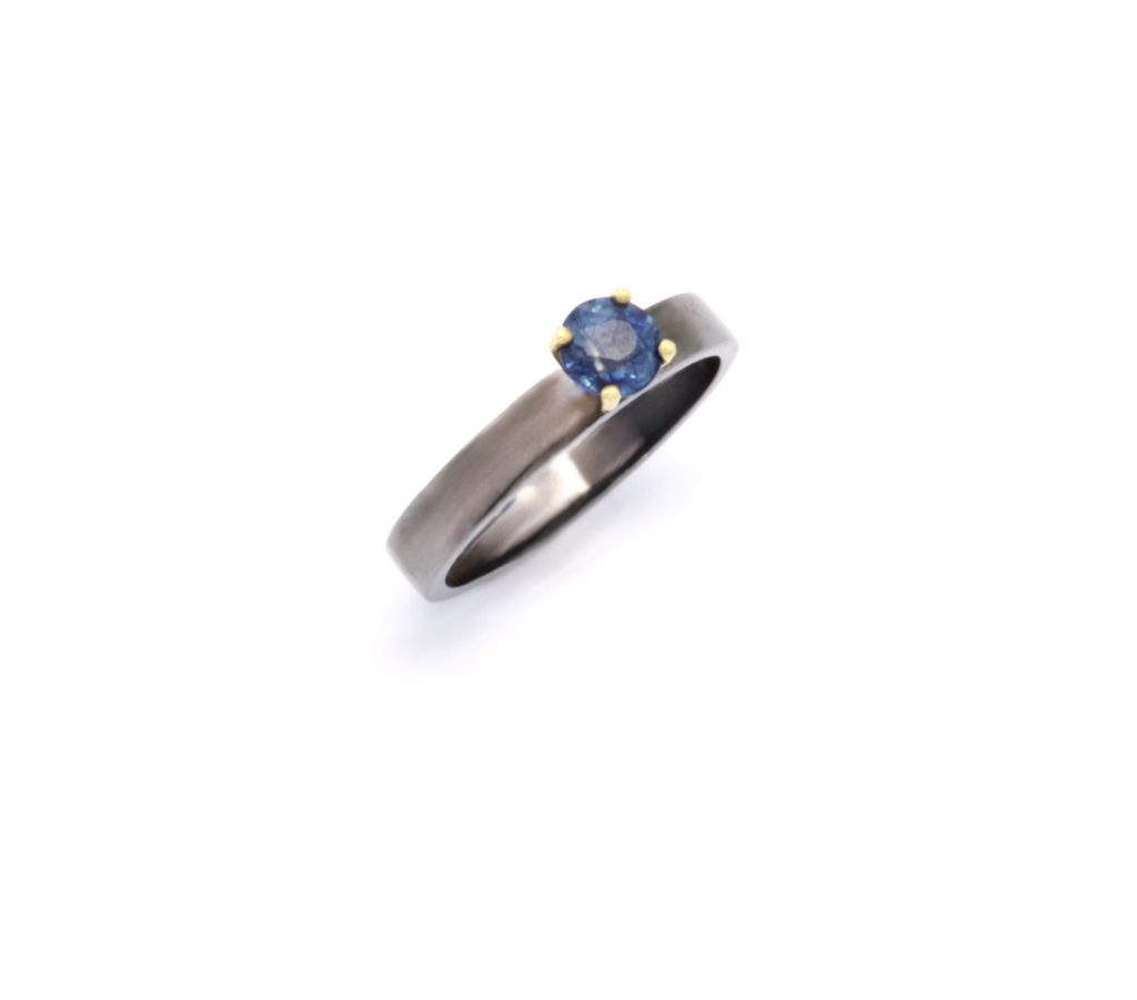“Solitaire” Ring, silver and gold, saphire