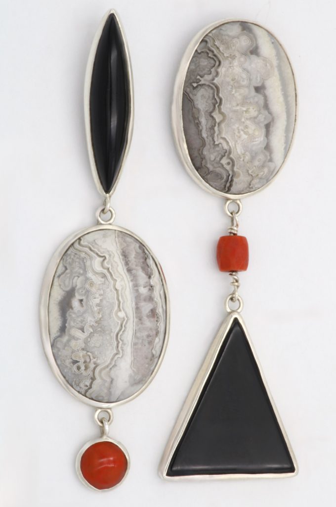 “Balanced asymmetry” Earrings silver, agath, onyx, coral