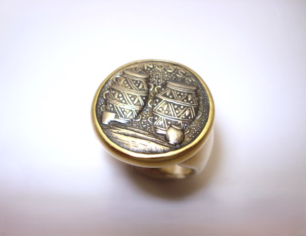 “Pitchers of abundance” Ring, silver and gold