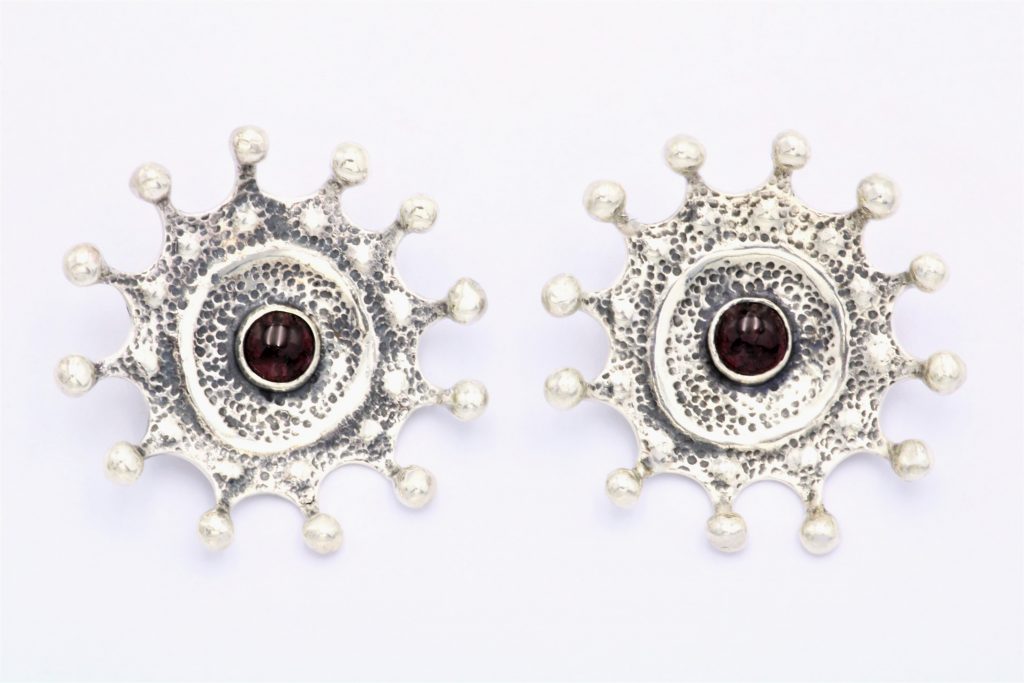 “Rays” Earrings silver garnet