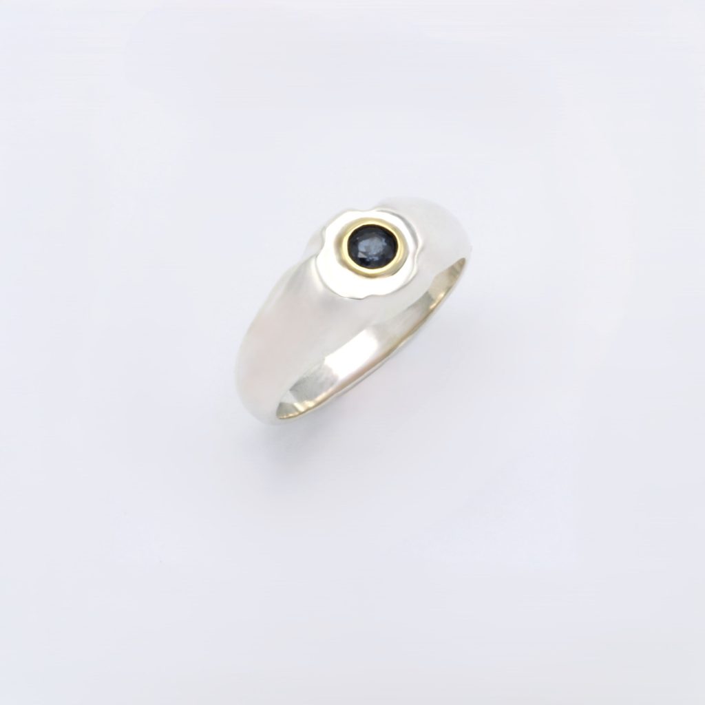 “Capital II” Ring silver and gold, saphire