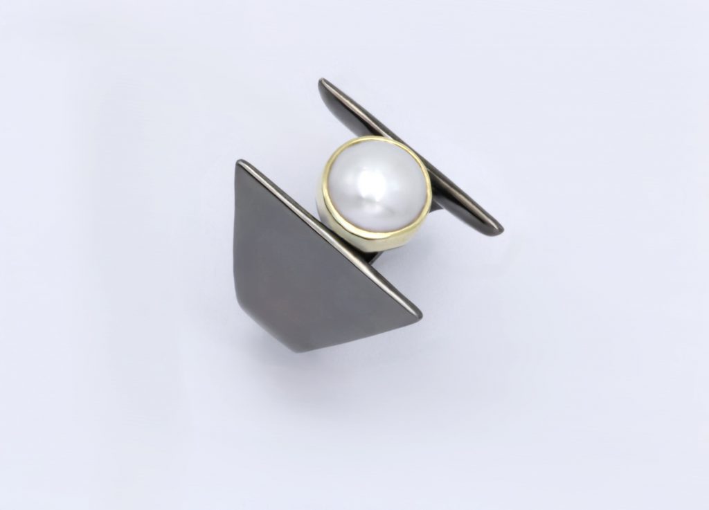 “Balance Ι” Ring, silver and gold, black, pearl