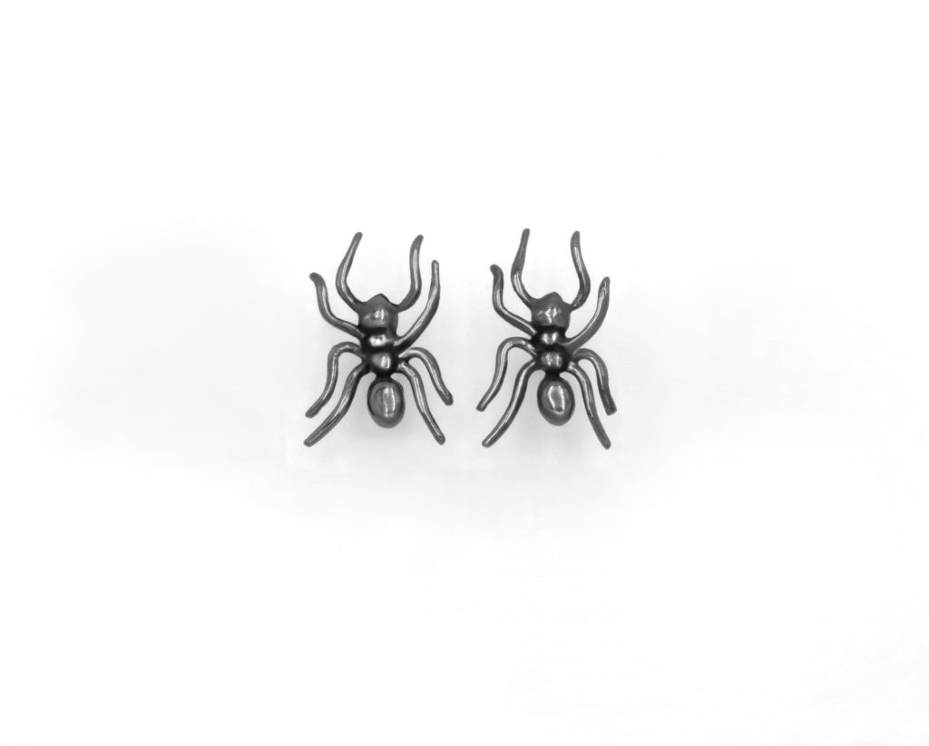 “Ant” Earrings silver black